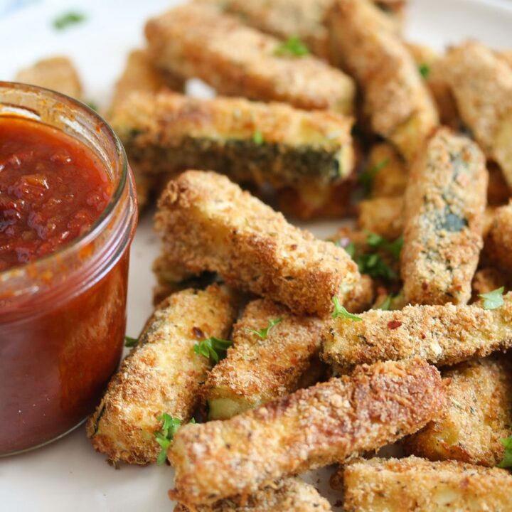 vegetable fries served with dip