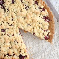 crumble pie filled with cherries