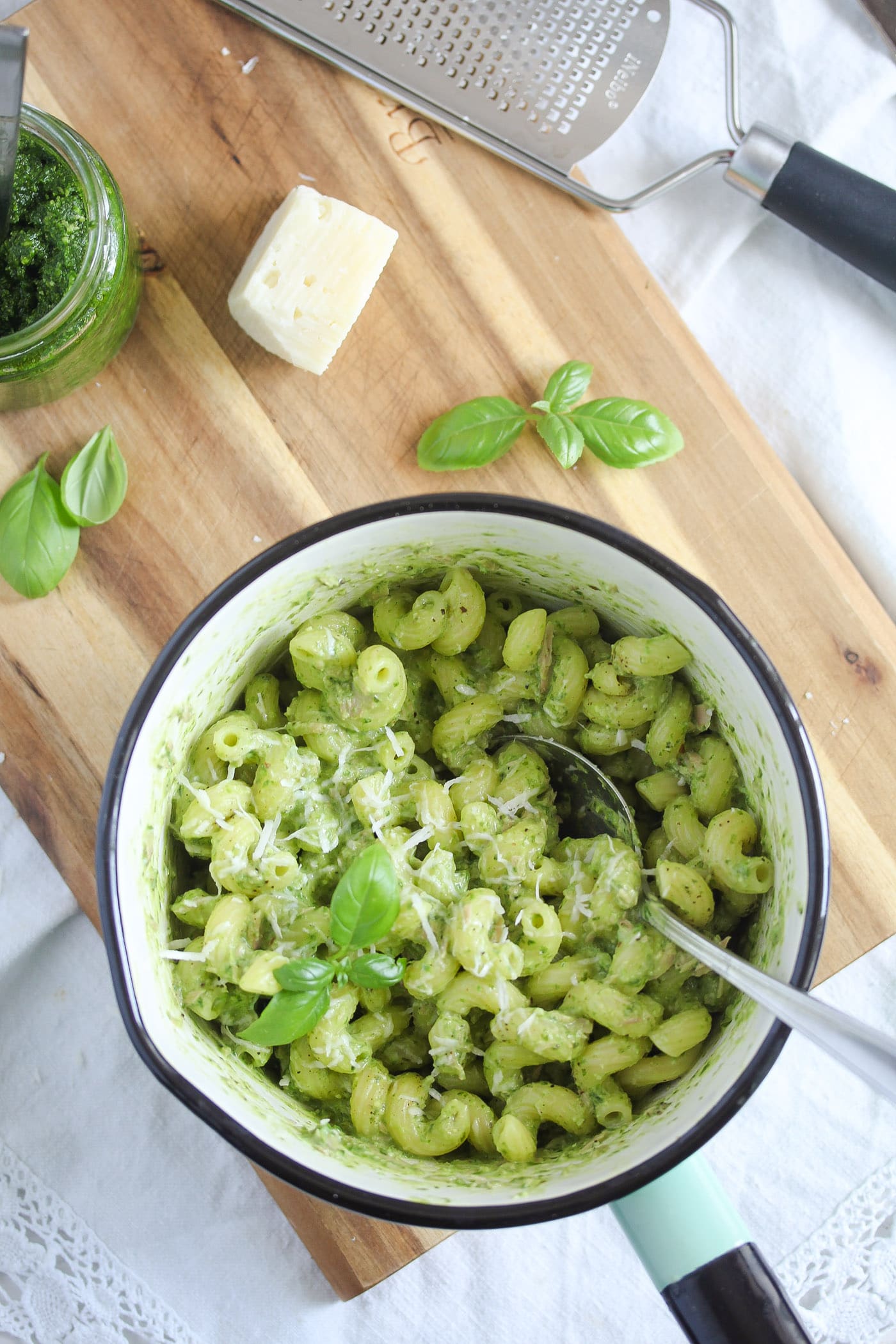 small saucepan with pasta with pesto and tuna fish on the table