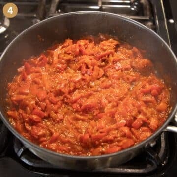 Hungarian lecso recipe, step 4: add paprika and simmer stew.