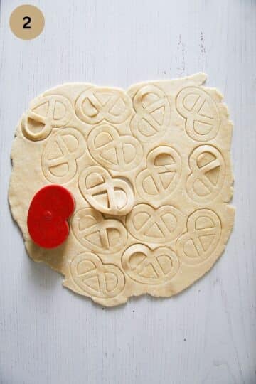 cutting covrigei with a special cutter.
