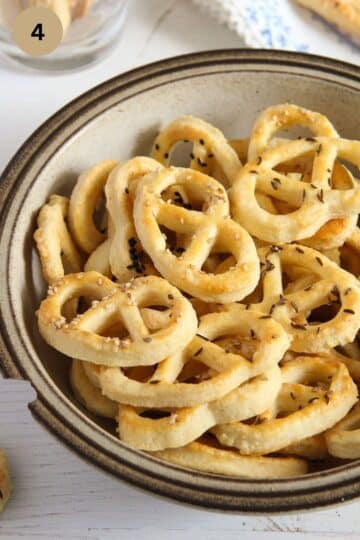 many romanian covrigei with caraway seeds in a bowl.