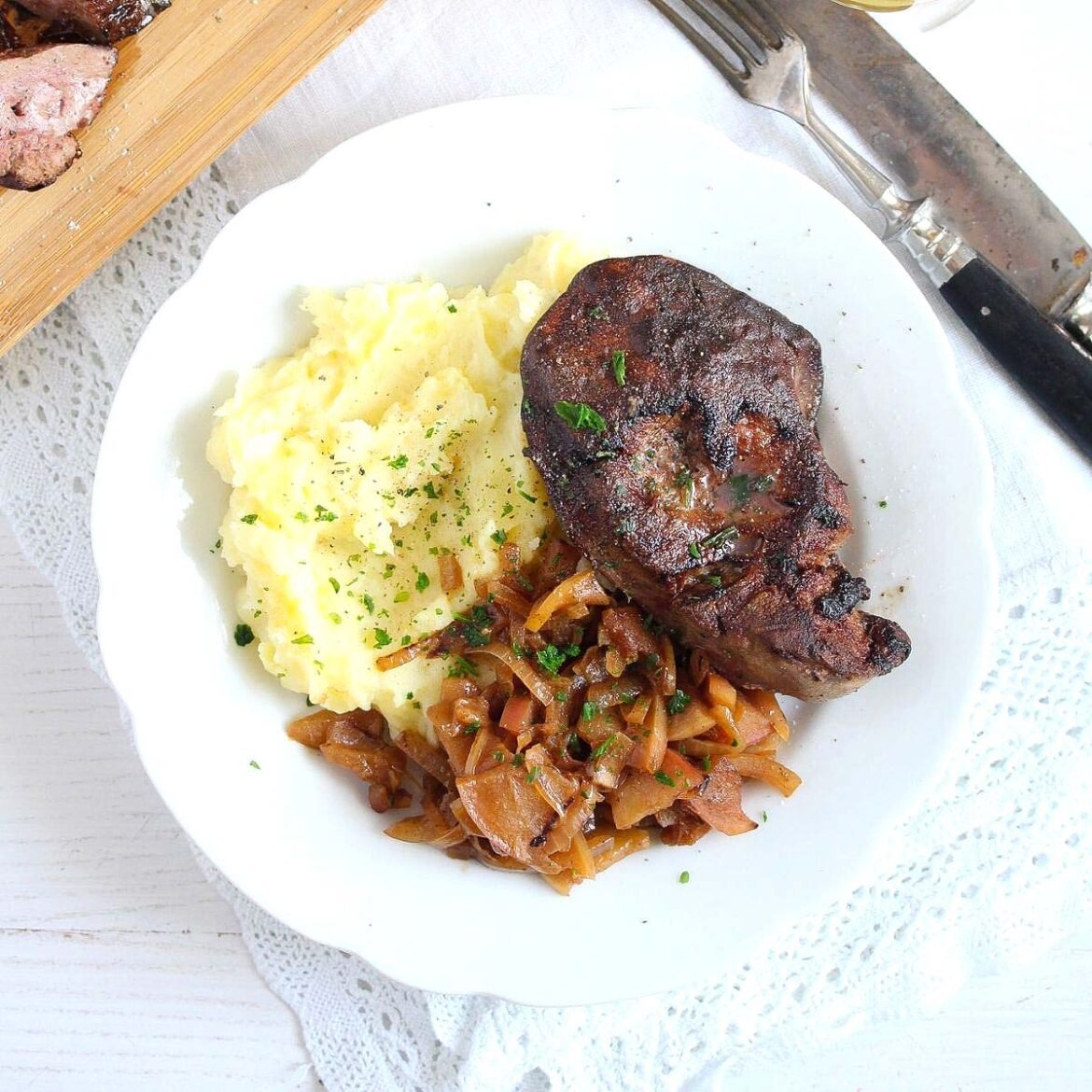 turkey-liver-with-onions-and-apples