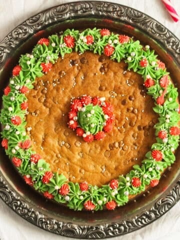 overhead view of christmas cookie cake decorated with buttercream green wreath.