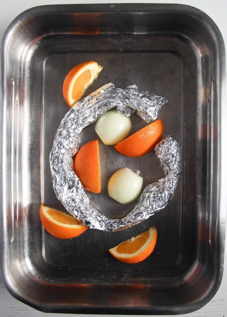rope of aluminum foil in a roasting tin substitute for rack