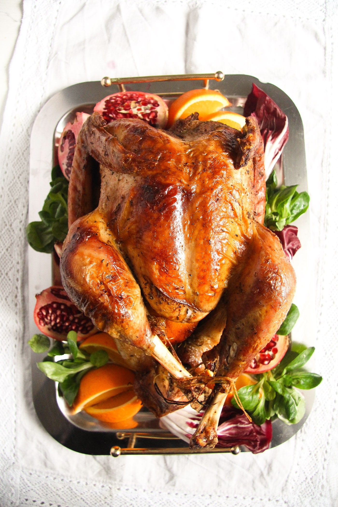 turkey served with oranges, pomegranate and salad leaves