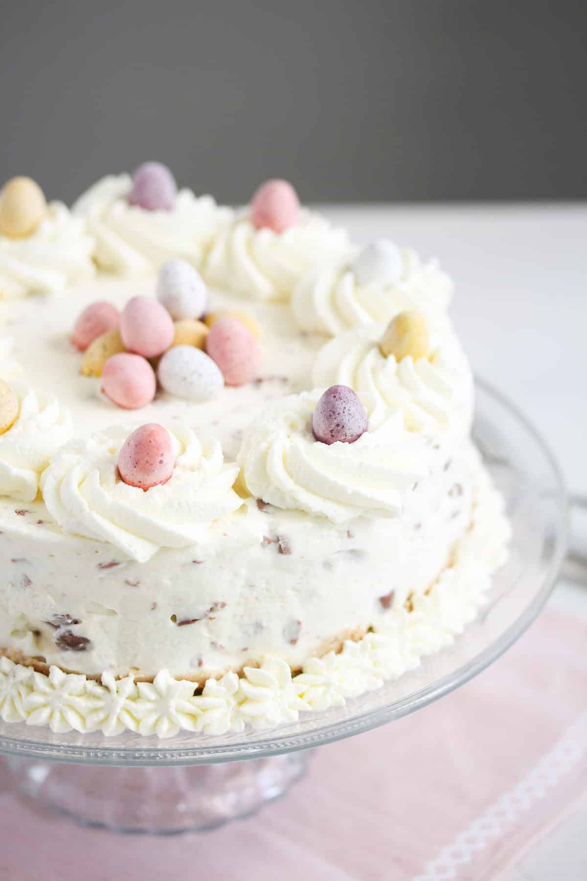 cadbury mini egg cheesecake on a cake platter.