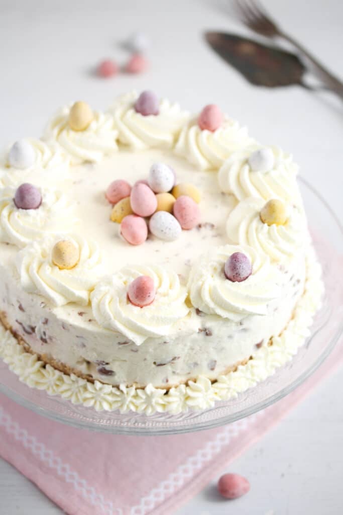 no bake cheesecake with cadbury eggs on rosa cloth.