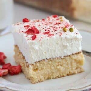 mexican dessert with cream and milk.