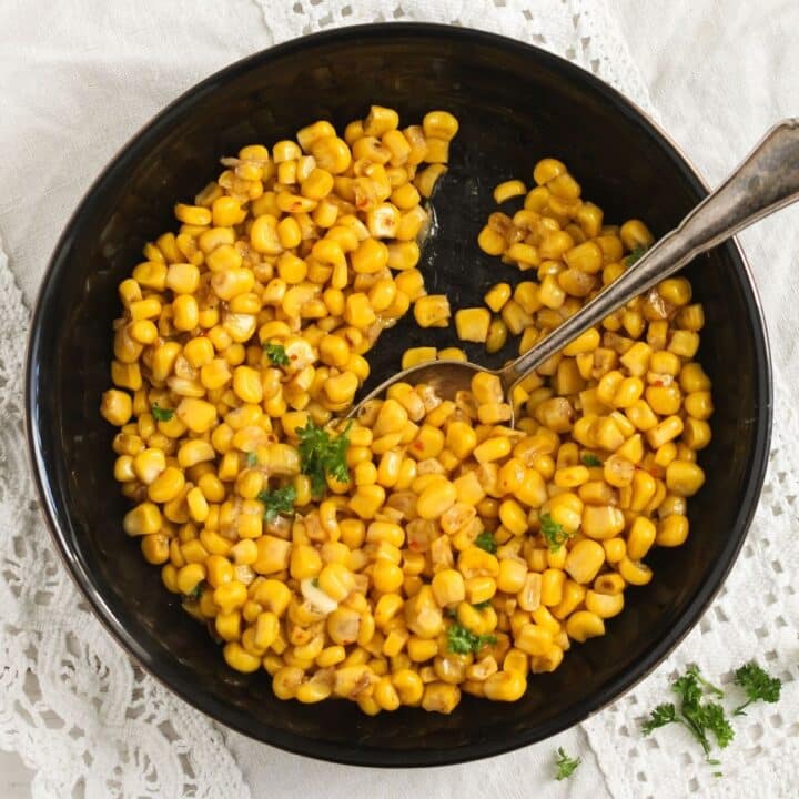 black bowl containing cooked frozen corn kernels.