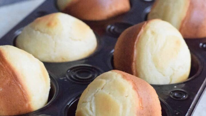 six round rolls baked in a muffin tin.