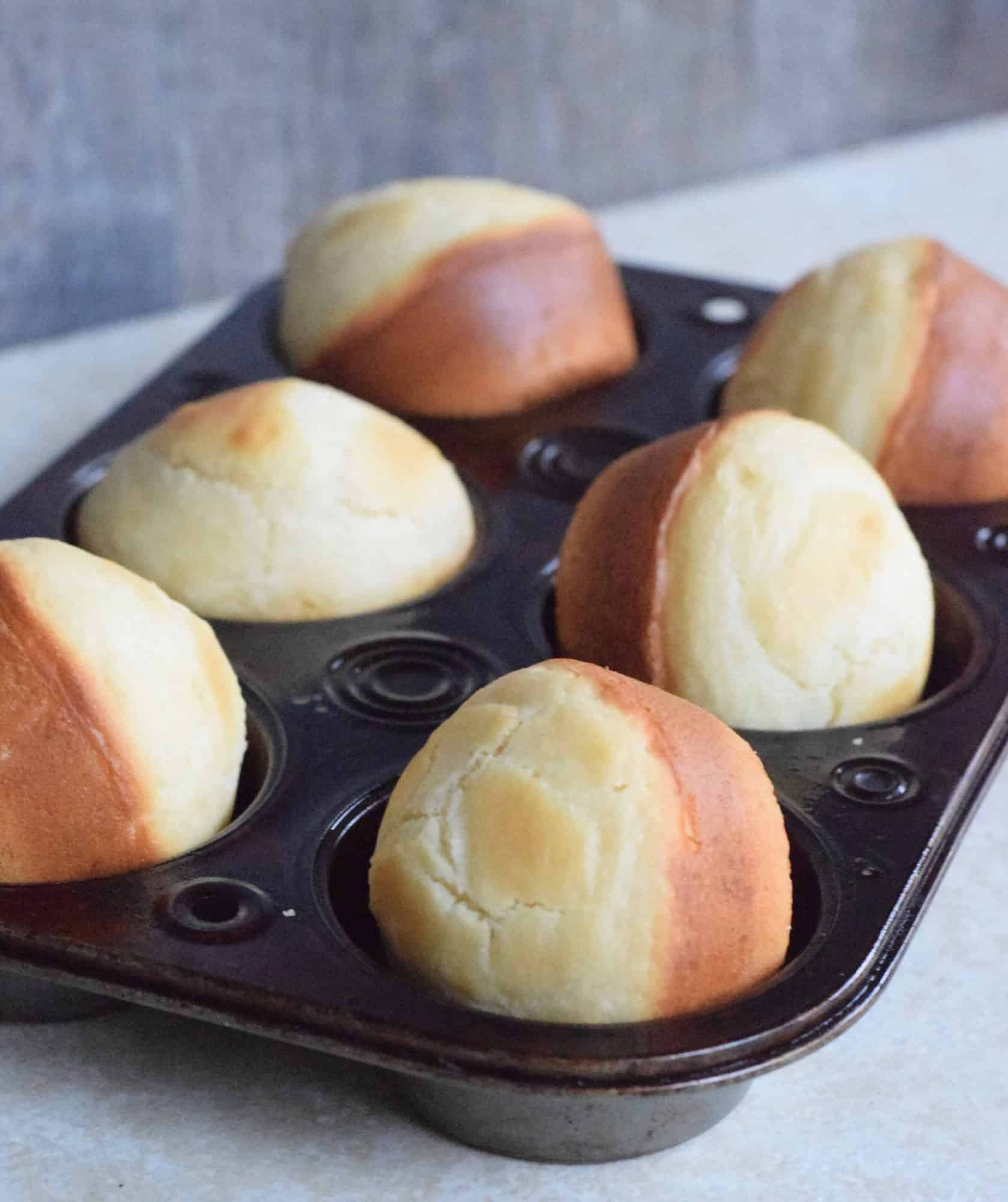 six round rolls baked in a muffin tin.