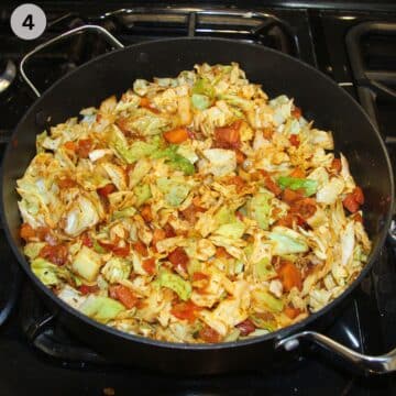 mixed cabbage and vegetable to make stew in a pot.