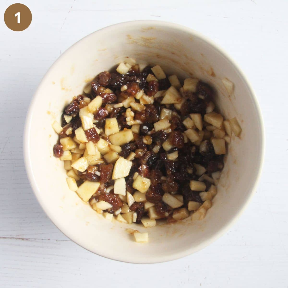 bowl with mincemeat and chopped apples.
