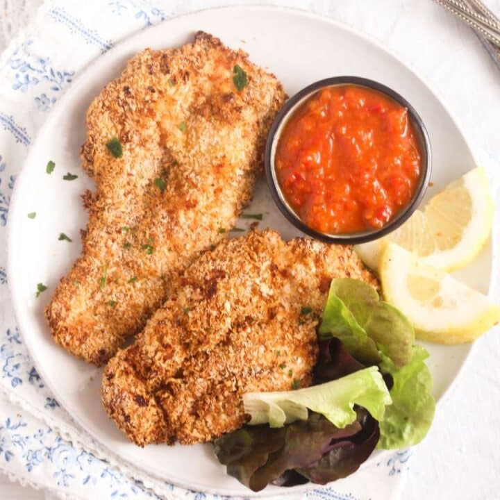 air fryer panko chickenn served with chili dip, lemon and salad.