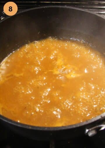 bubbling gravy for turkey in a pan.