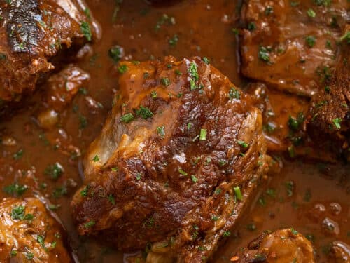 https://whereismyspoon.co/wp-content/uploads/2023/03/beer-braised-short-ribs-sauce-500x375.jpg