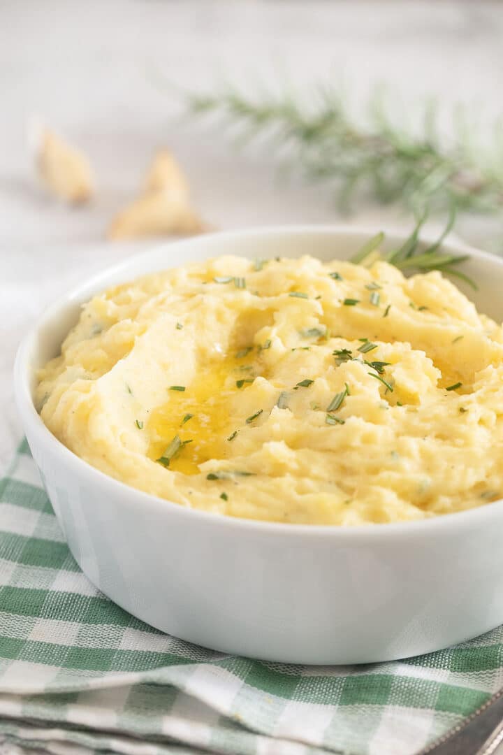 Creamy Garlic and Rosemary Mashed Potatoes - Where Is My Spoon