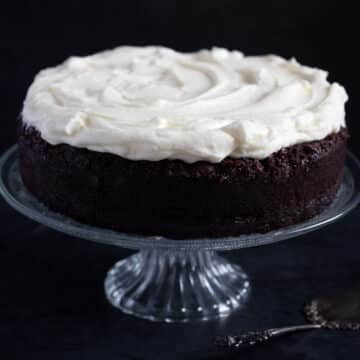 the best chocolate cake with cream cheese icing on a platter.