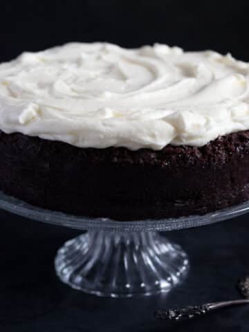 the best chocolate cake with cream cheese icing on a platter.