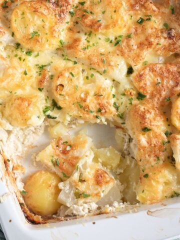 creamy kohlrabi gratin with potatoes and emmetaler cheese.