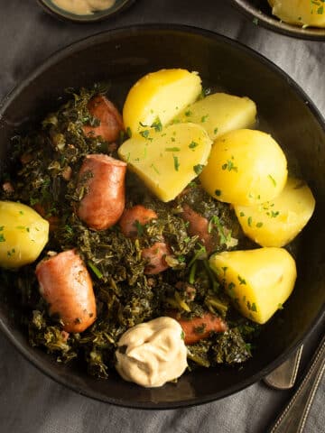 german kale with sausages and potatoes in a bowl